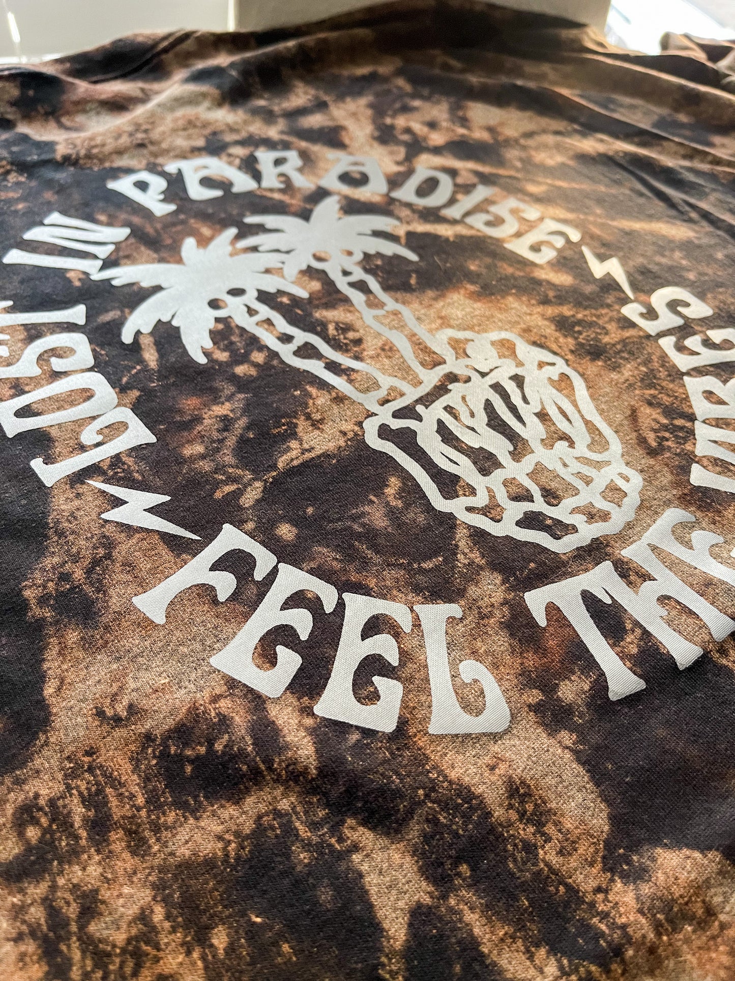 Lost in Paradise - Feel the Vibes Tropical Skull Hand Long Sleeve