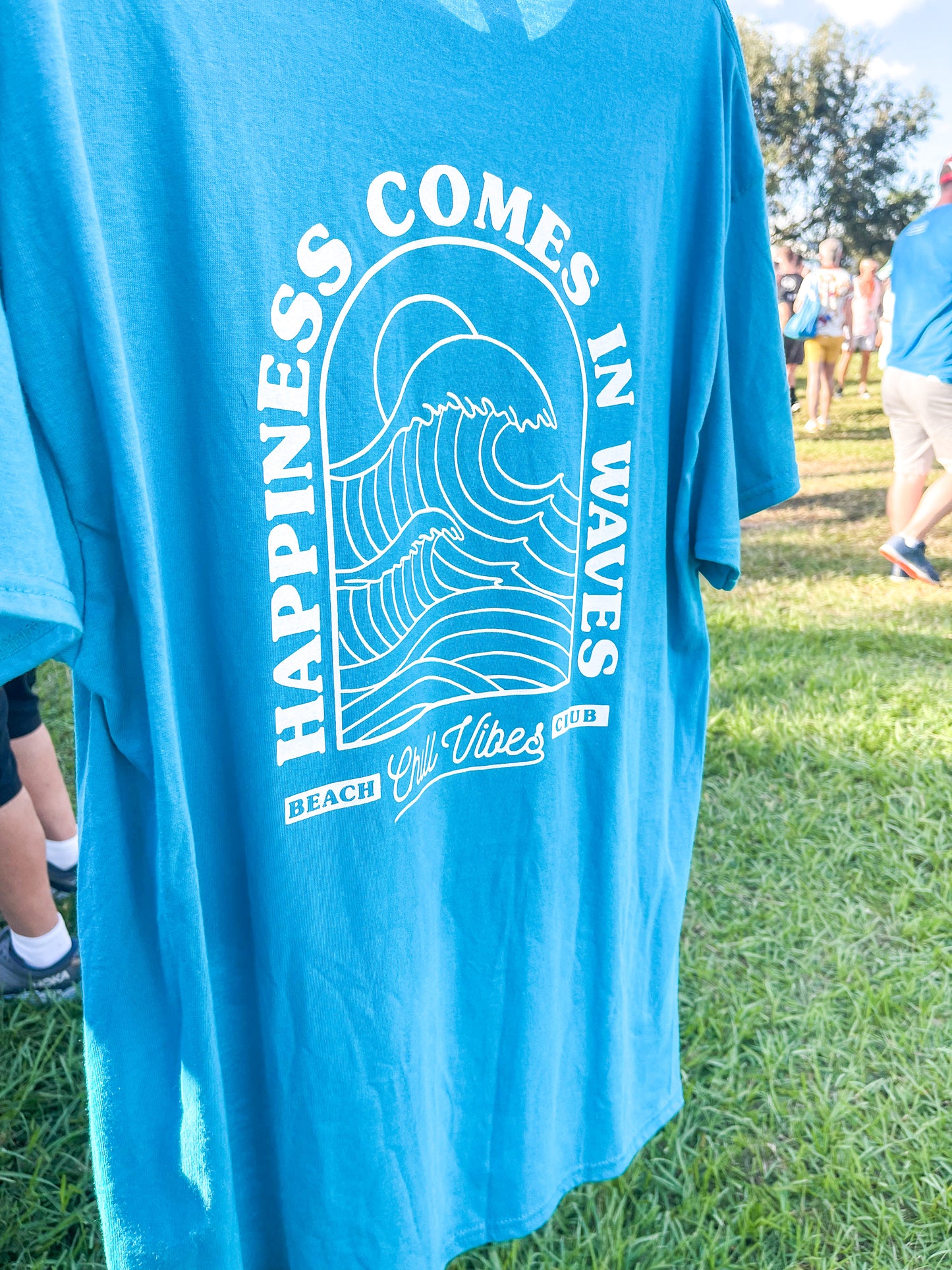 Happiness comes in waves Shirt